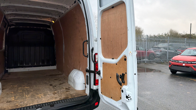 Renault Master Lwb Diesel Fwd LM35dCi 135 Business+ Medium Roof Van